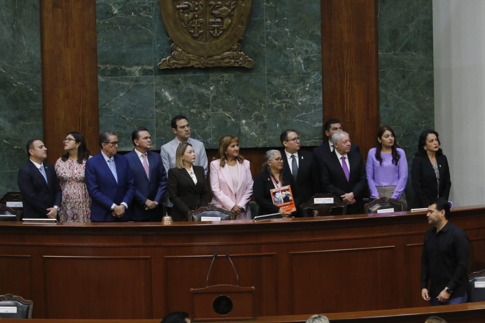 $!Distinguen a María Isabel Cruz por su lucha en la búsqueda de desaparecidos con premio Norma Corona Sapién