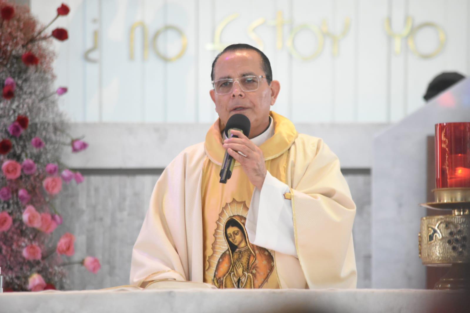 $!Feligreses acuden en familia a ver a la Virgen de Guadalupe en Culiacán