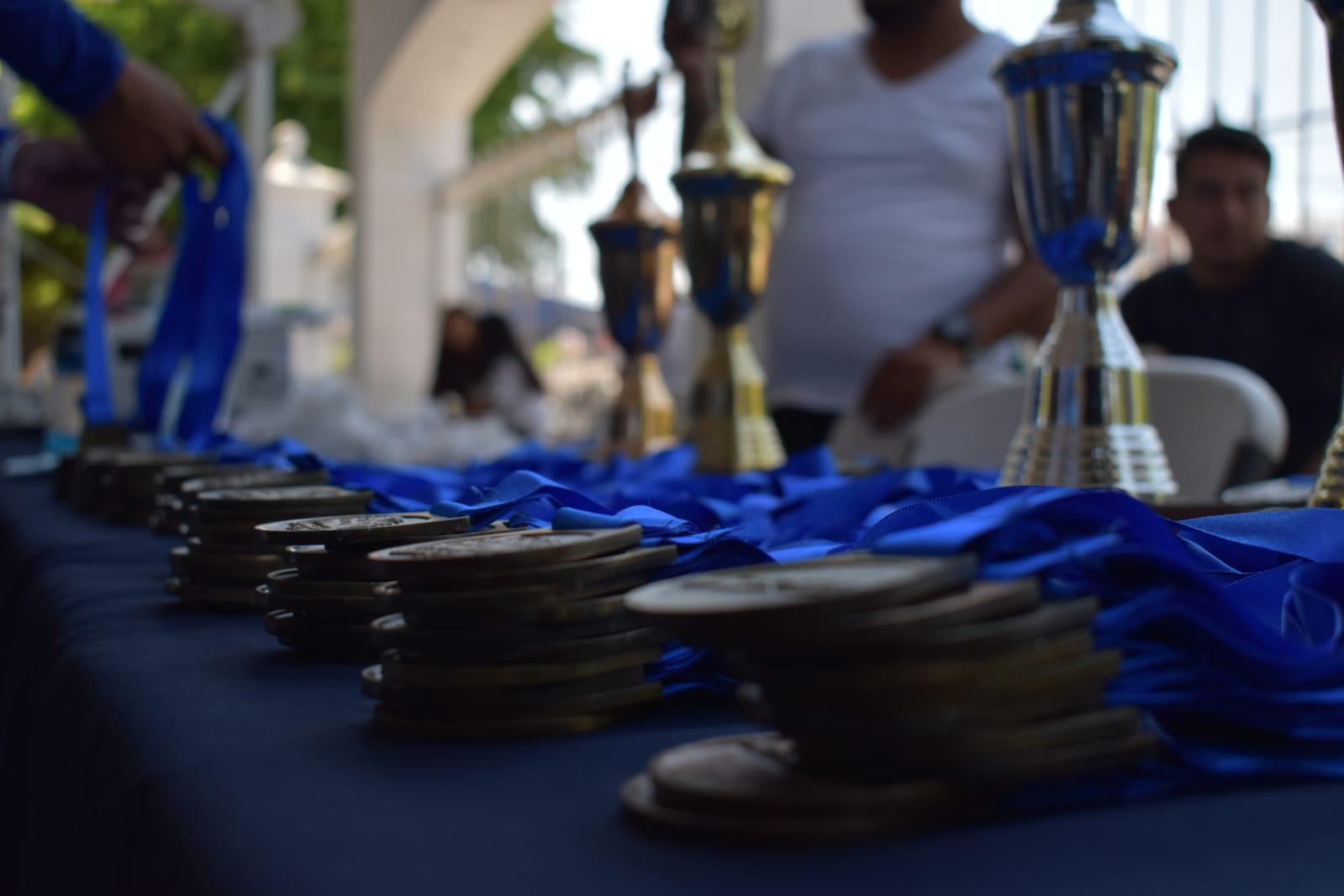$!Fundación Telmex Telcel corona a los campeones De la Calle a la Cancha, en Navolato