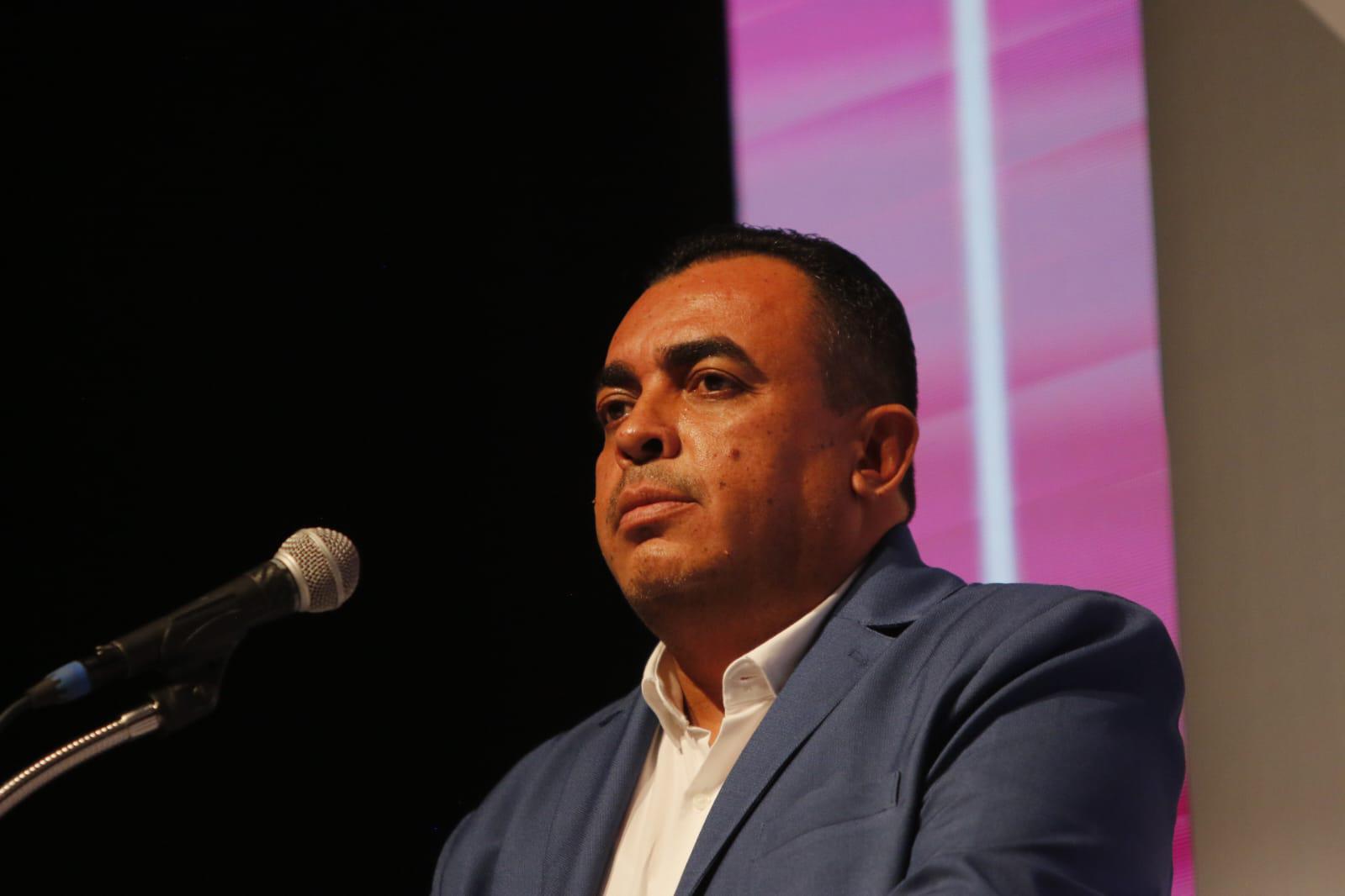 $!Debate por Alcaldía de Culiacán: descontrol en el público y un poco de propuestas