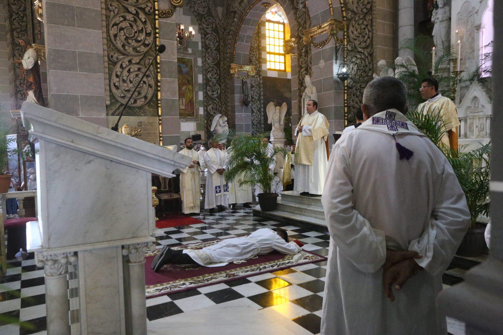 $!Sacerdotes del sur de Sinaloa renuevan su compromiso en Misa Crismal