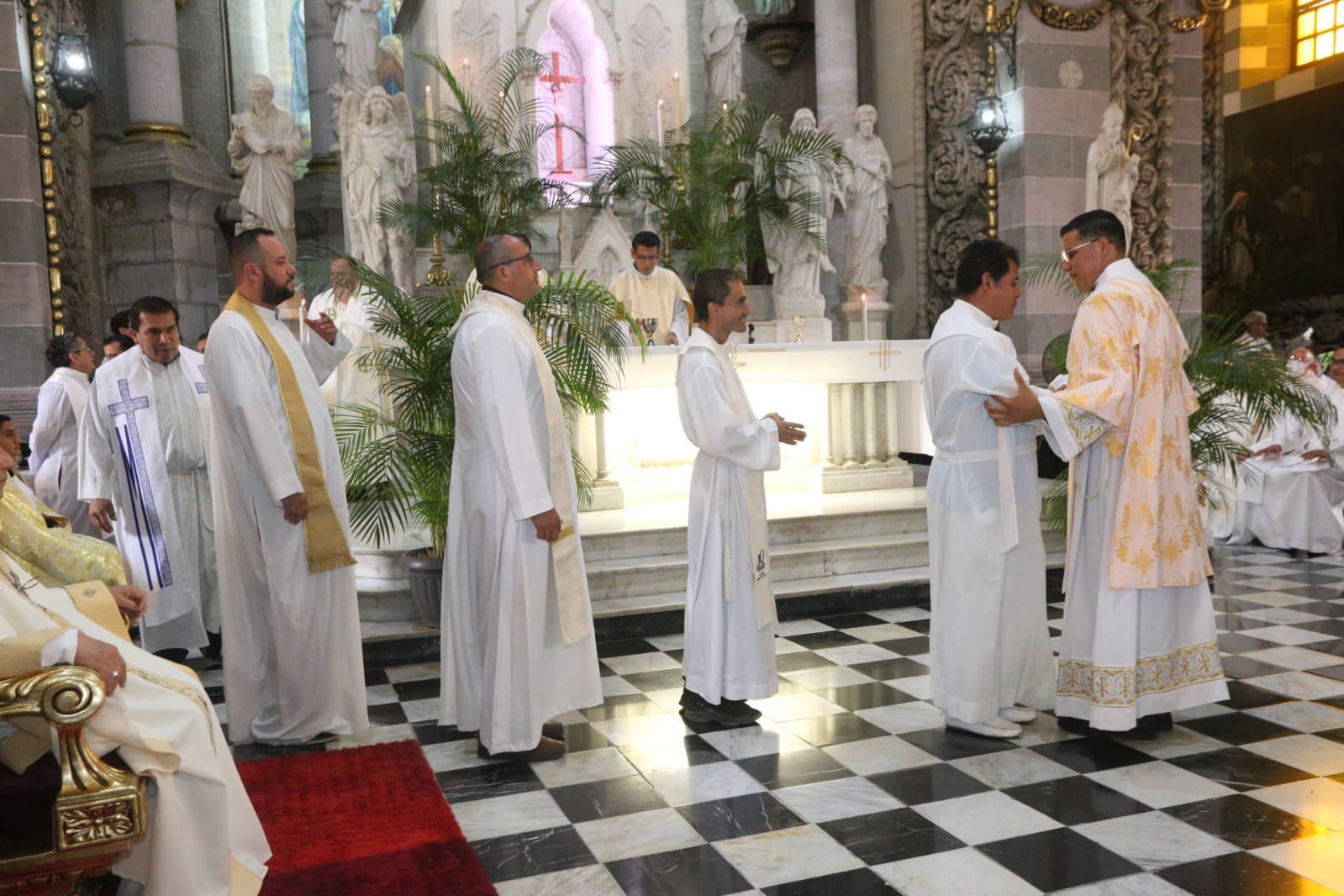 $!Sacerdotes del sur de Sinaloa renuevan su compromiso en Misa Crismal