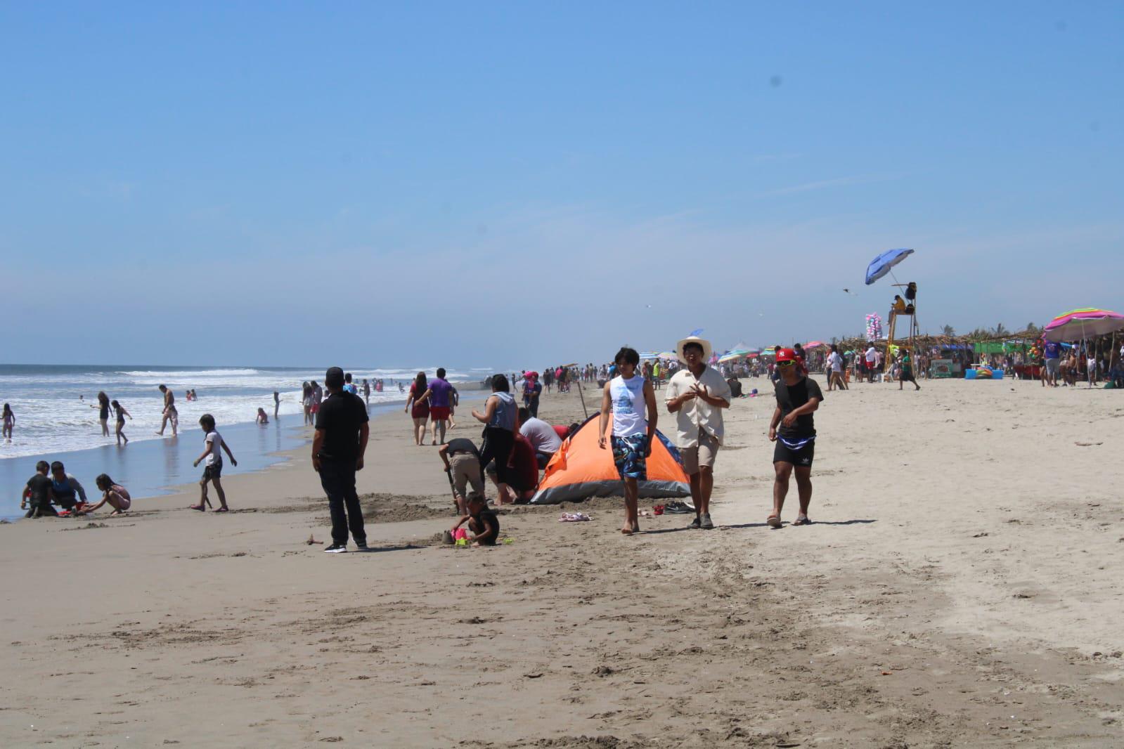$!Reportan buena afluencia de visitantes a playas de Rosario