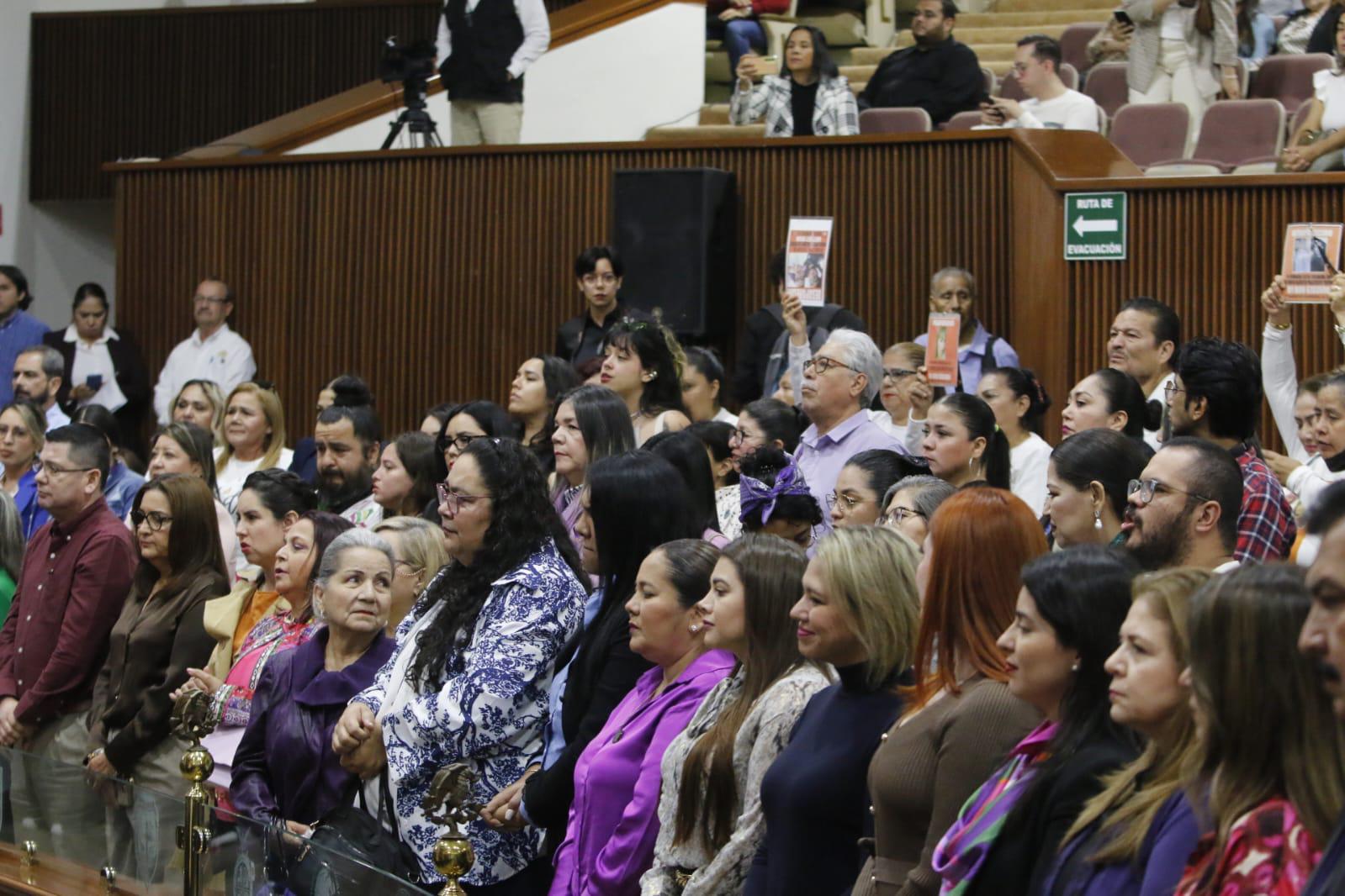 $!Distinguen a María Isabel Cruz por su lucha en la búsqueda de desaparecidos con premio Norma Corona Sapién