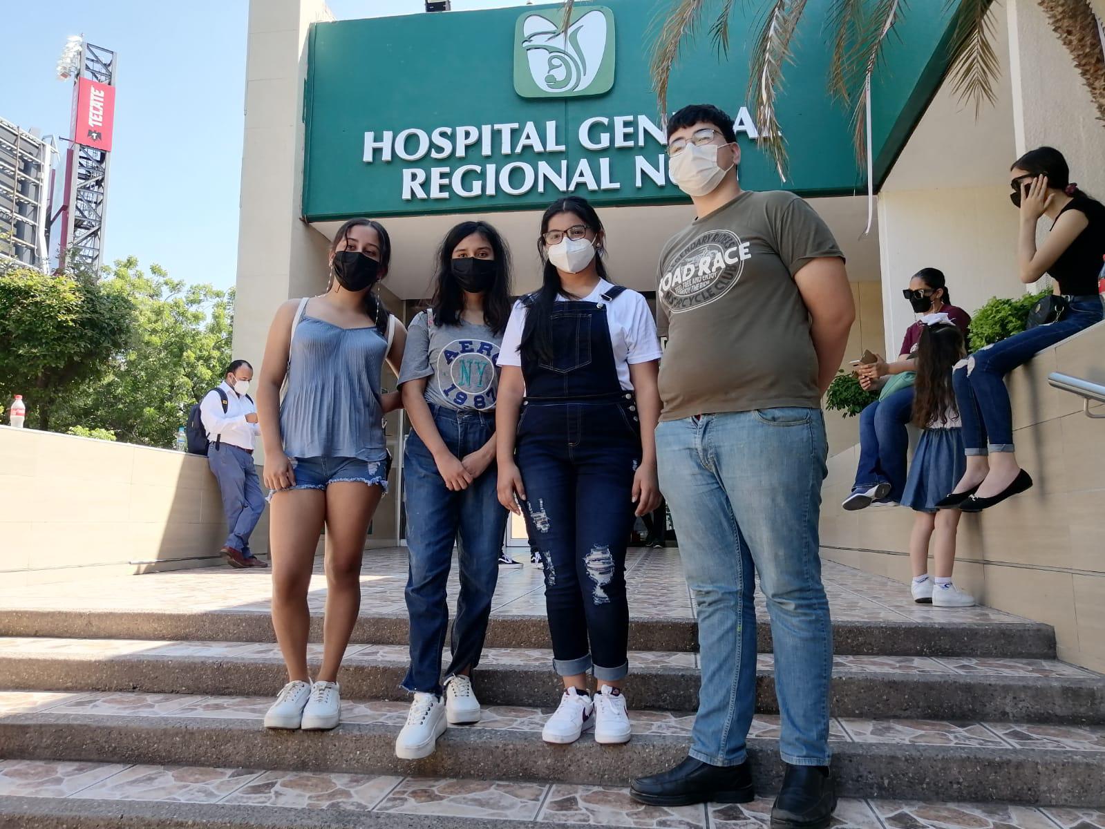 $!Sebastián es el primer menor de edad vacunado en Sinaloa. Junto a él, 6 más reciben dosis de Pfizer contra el Covid