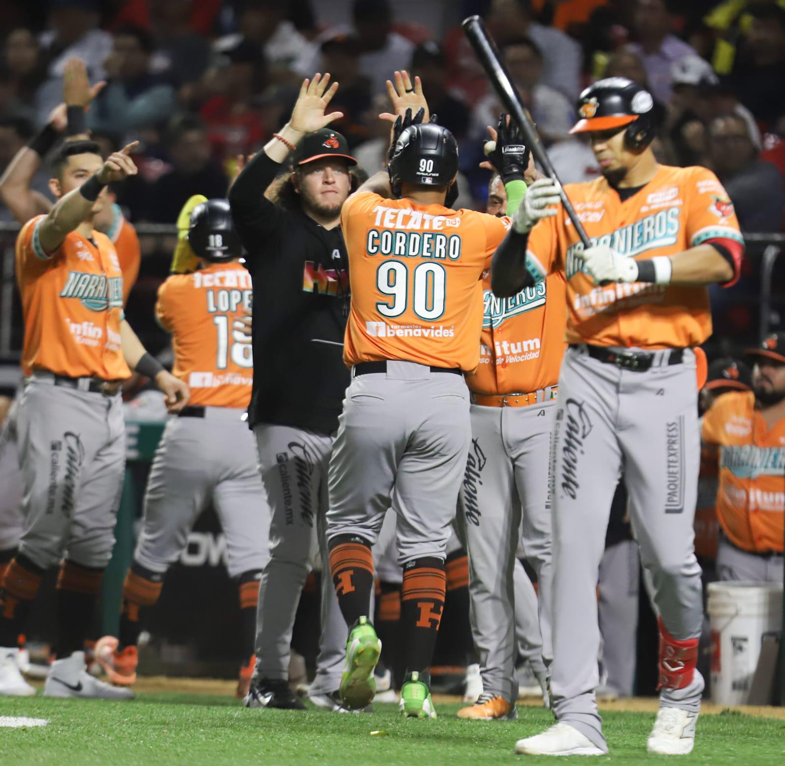 $!Entre una chispa de esperanza y lágrimas, así vivió el Teodoro Mariscal el campeonato de Naranjeros de Hermosillo