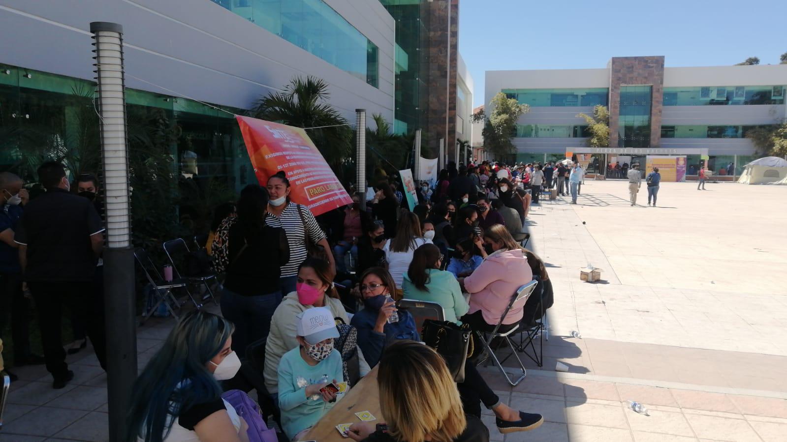 $!Con menor convocatoria, se mantiene paro laboral del SNTE 27 en la SEPyC