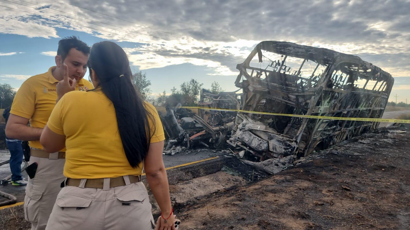 $!Choque entre camión de pasajeros y tráiler deja 22 muertos y 18 heridos en Elota