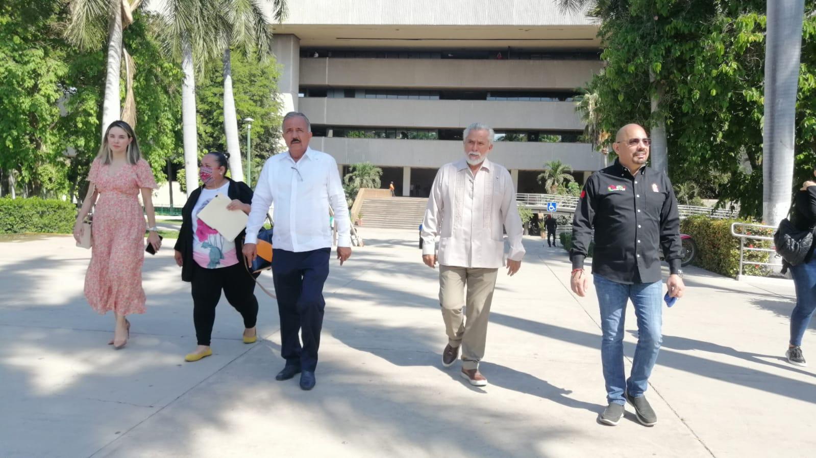 $!Alcalde de Culiacán firma convenio para la homologación de pensiones a viudas de policías