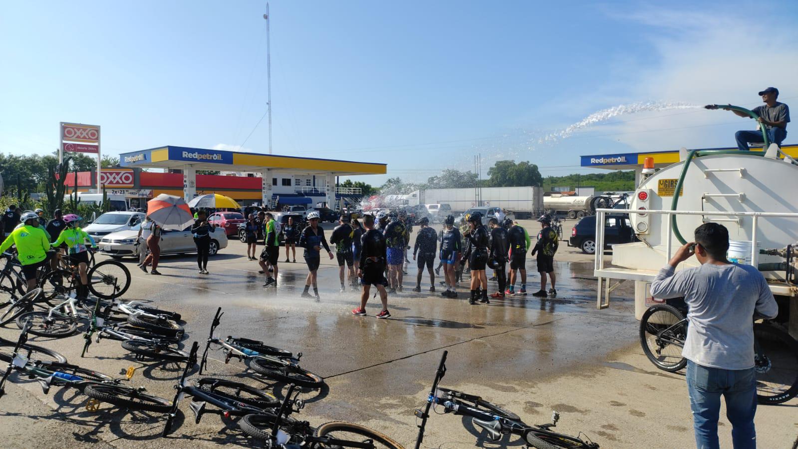 $!De Durango a Mazatlán en bicicleta: cumplen reto por Sierra Madre