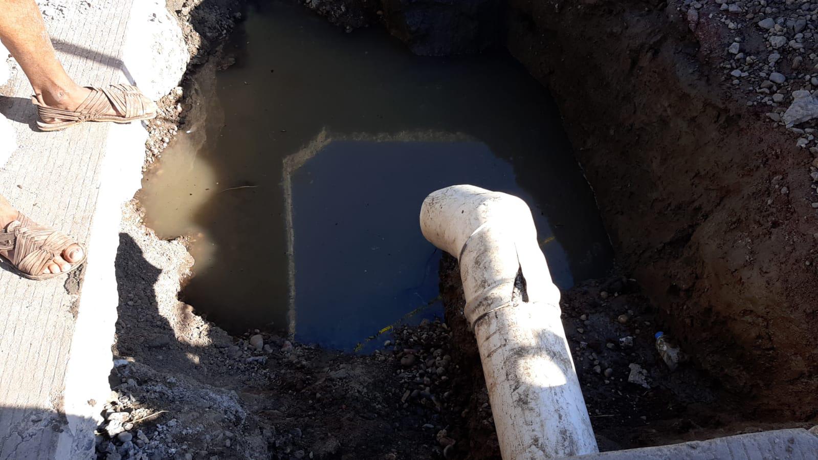 $!Revienta tubería en la recién inaugurada Avenida Gabriel Leyva, en Mazatlán; rompen pavimento para repararla
