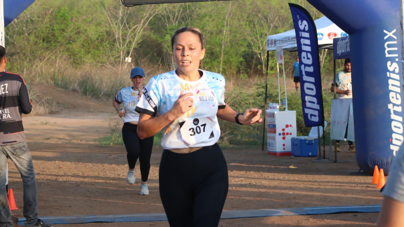 $!Ana Gabriela Solís y Juan de Dios Leyva ganan los 10K en pedestre Felices estar Vivos