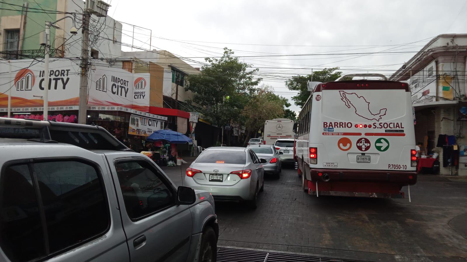 $!Provoca desorden cierre vial por Maratón Internacional de Culiacán