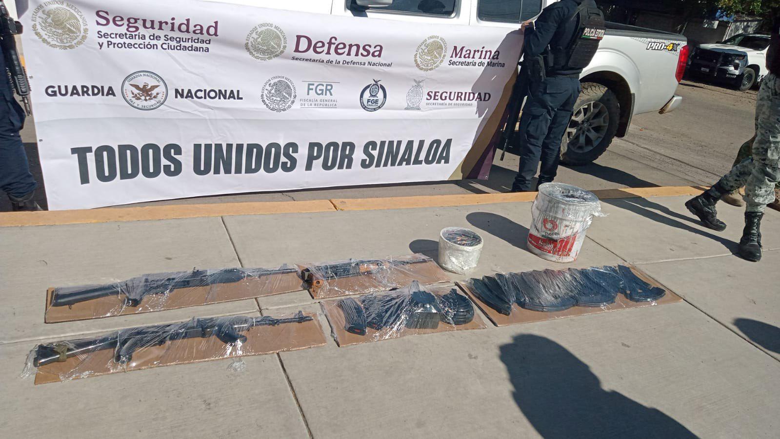 $!Aseguran un vehículo con arsenal en Culiacán
