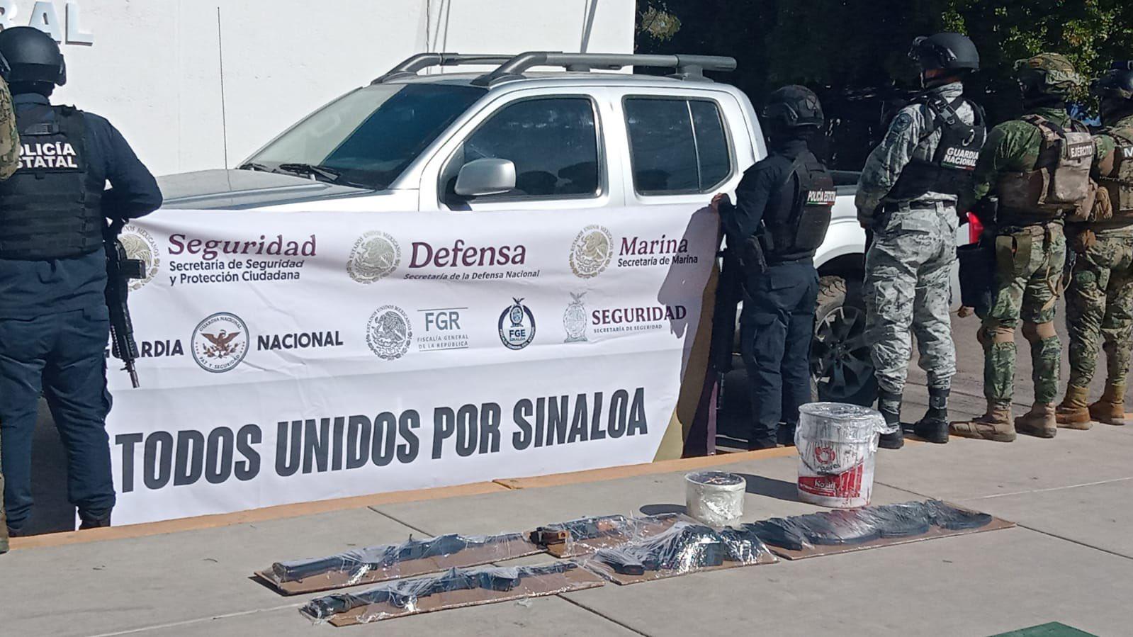 $!Aseguran un vehículo con arsenal en Culiacán