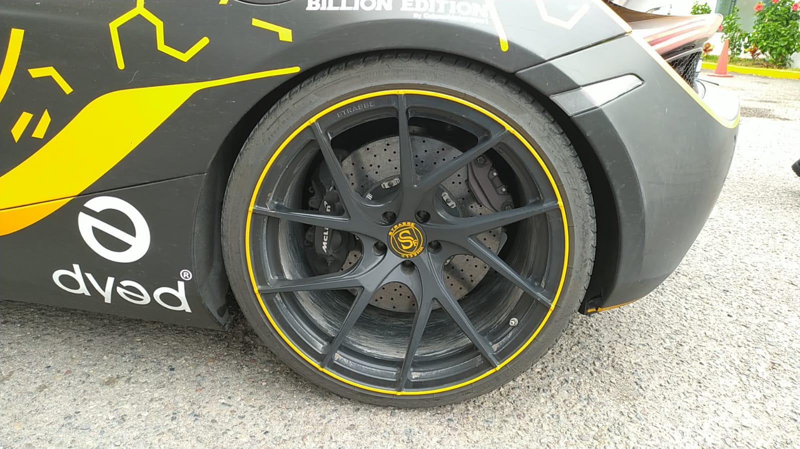 $!Autos de lujo como Lamborghini, Ferrari, Porsche, McLaren y otros recorren Mazatlán