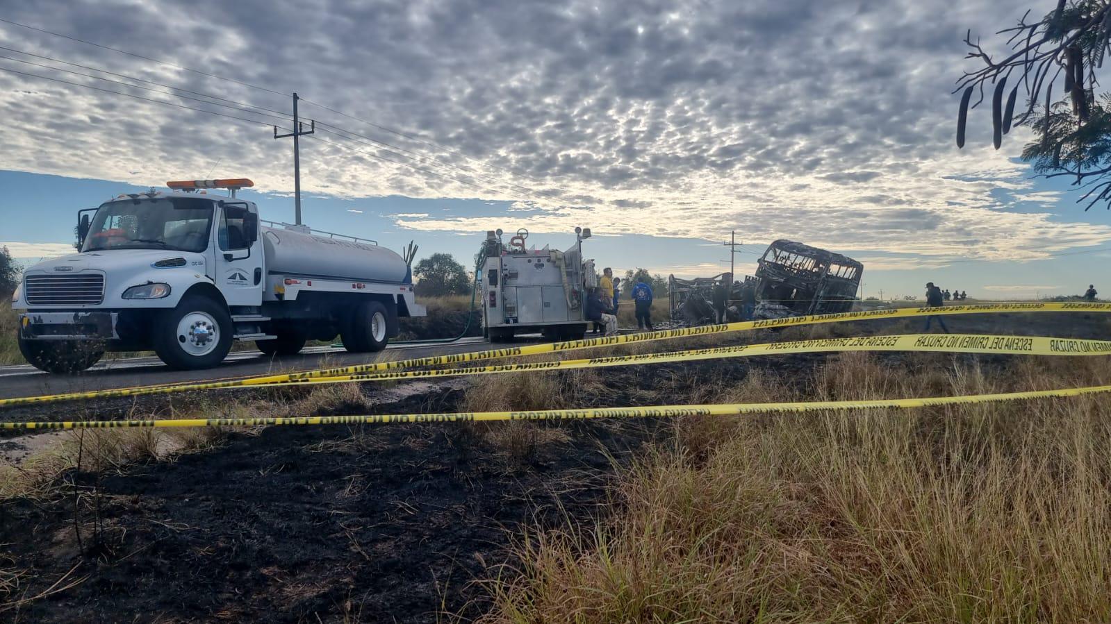 $!Choque entre camión de pasajeros y tráiler deja 22 muertos y 18 heridos en Elota