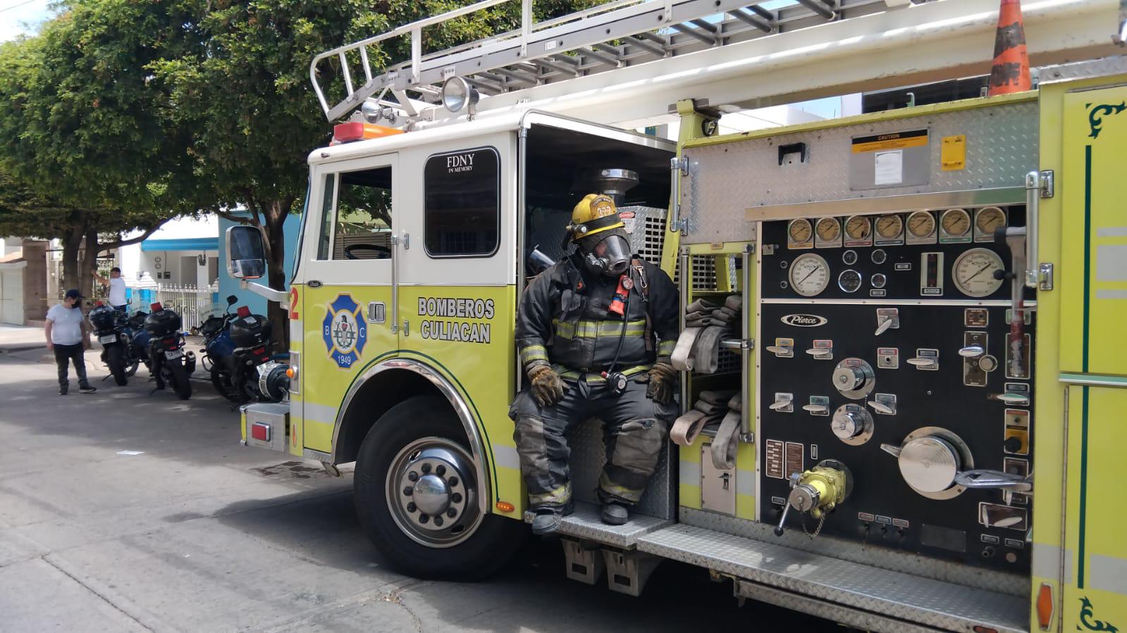 $!Incendio en vivienda de la colonia Las Vegas deja daños materiales en Culiacán