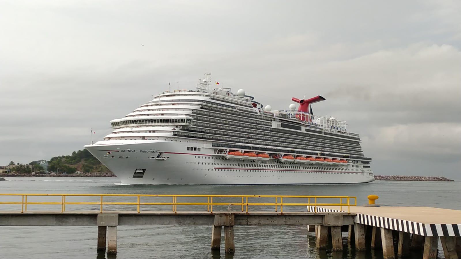 $!Tras la parálisis que ocasionó la pandemia del Covid, regresa el primer crucero a Mazatlán: el Carnival Panorama