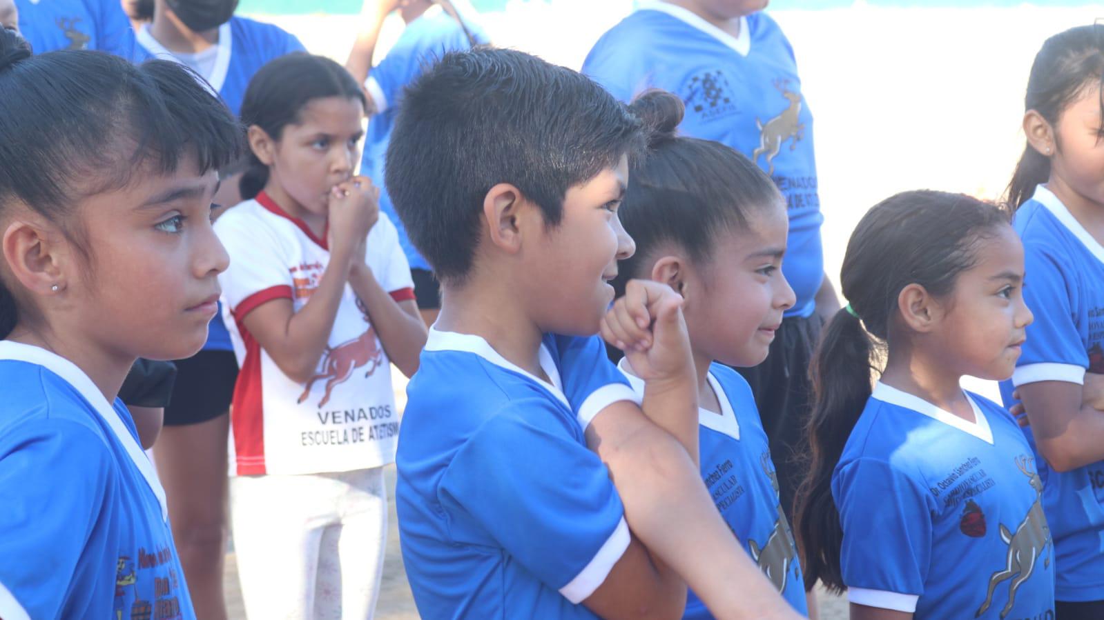 $!Más de 200 atletas de Mazatlán son beneficiados con material deportivo
