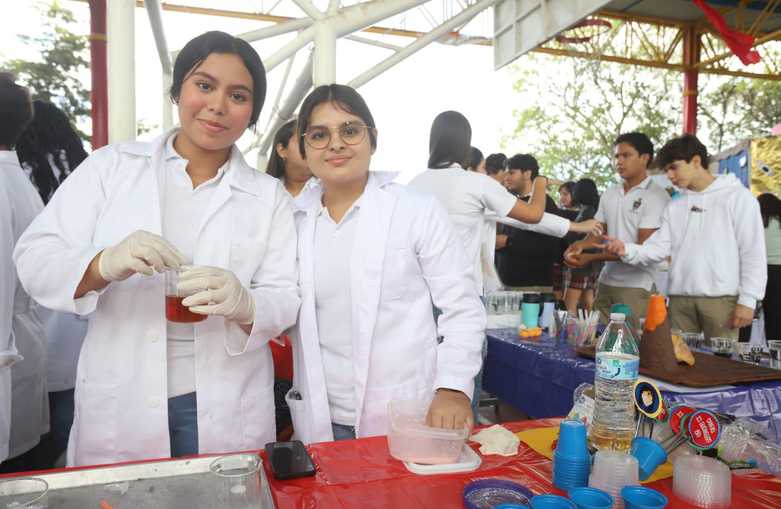 $!Valentina Navarro Aguilar y Ximena Chavarín.