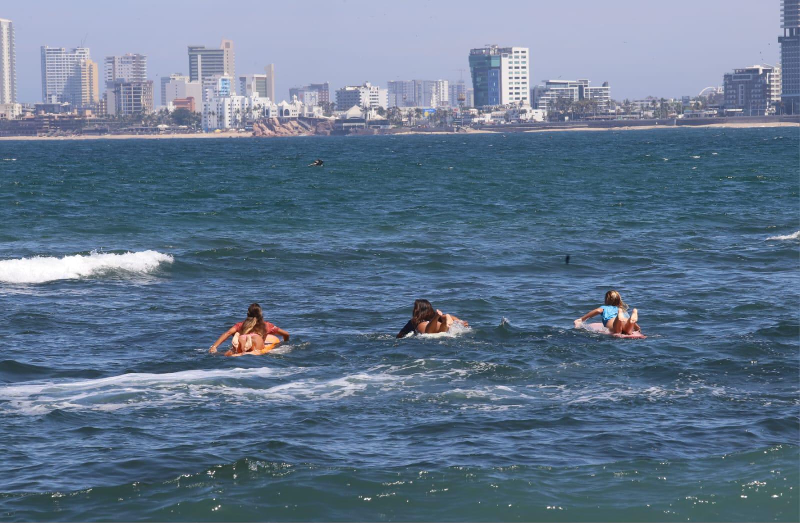 $!Amantes de las olas toman parte de inauguración de Mexi Log Fest, en Mazatlán
