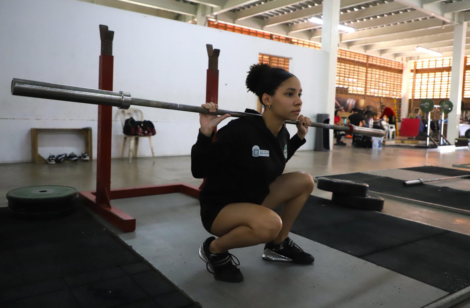 $!Camila Hernández y Karla Gómez, listas para su debut en una fase Estatal en Levantamiento de Pesas