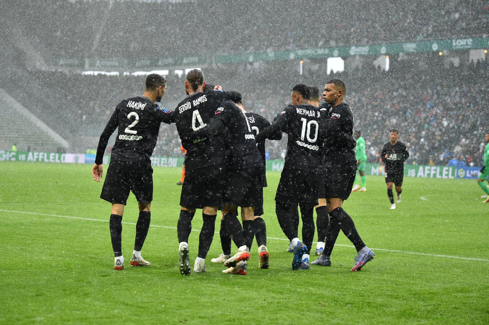 $!Messi luce con tres asistencias en triunfo del PSG en Saint Etienne; Neymar sale lesionado