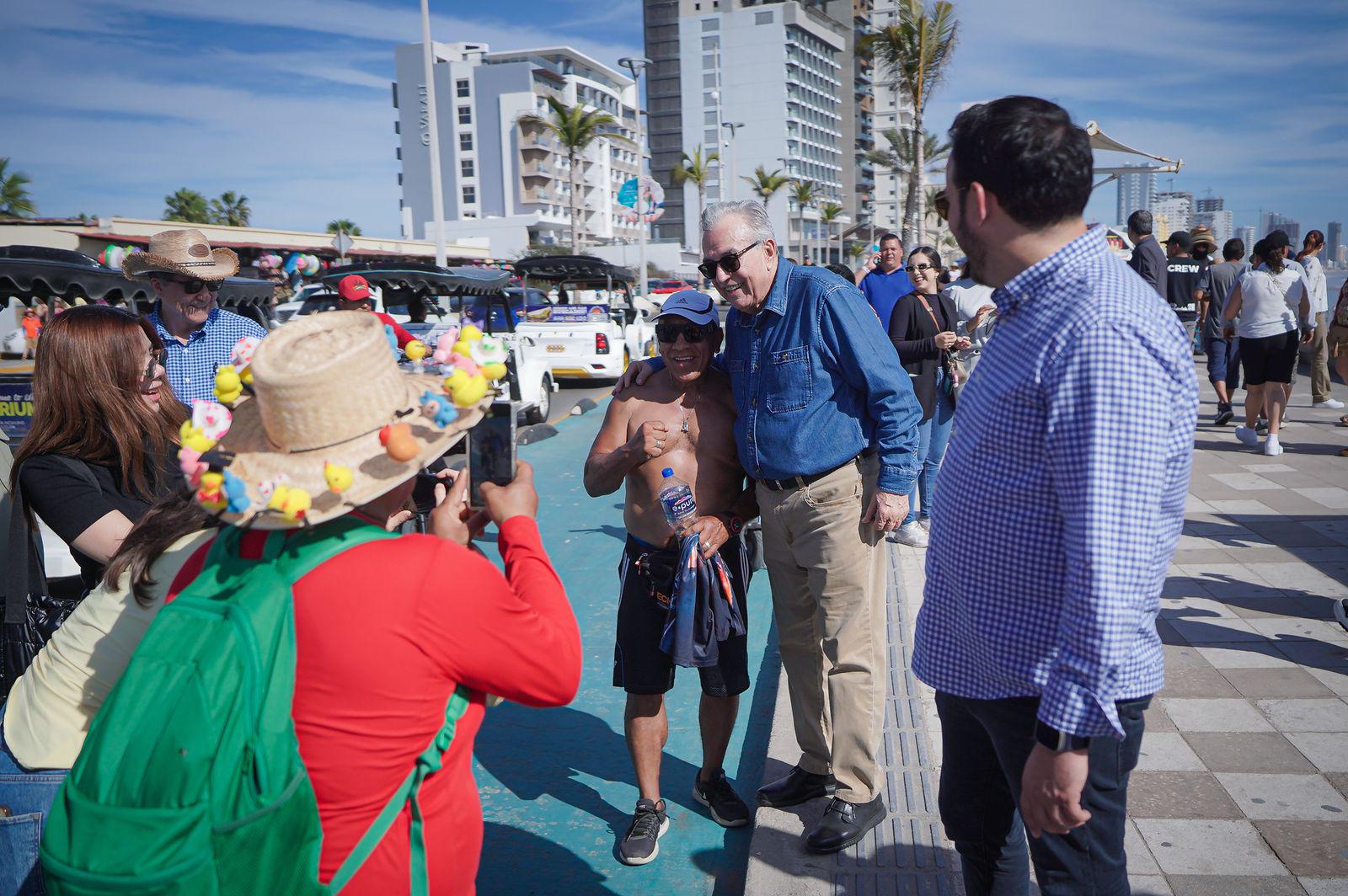 $!Recorre Rocha Moya el malecón de Mazatlán