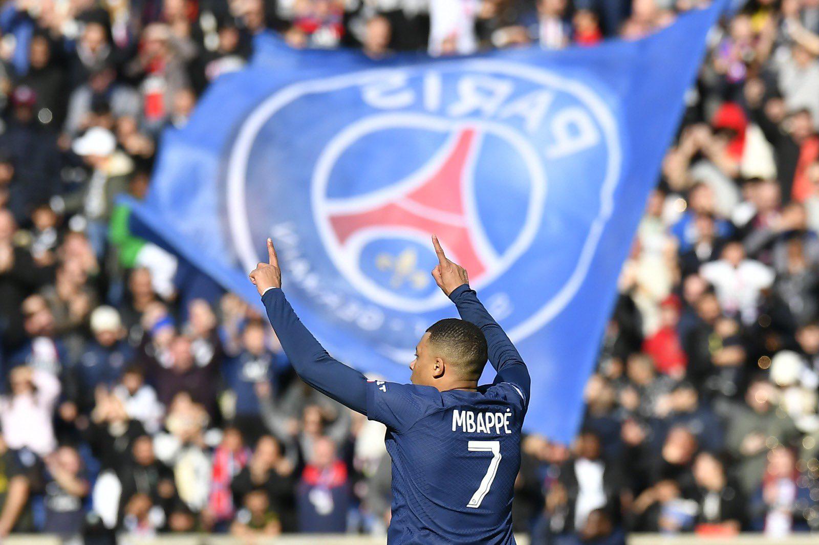 $!Mbappé y Messi salvan al PSG