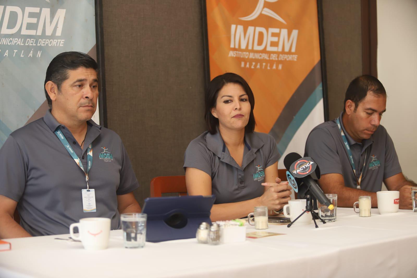 $!José Ángel Vega Salcido, Fabiola Verde y Juan Castellanos.