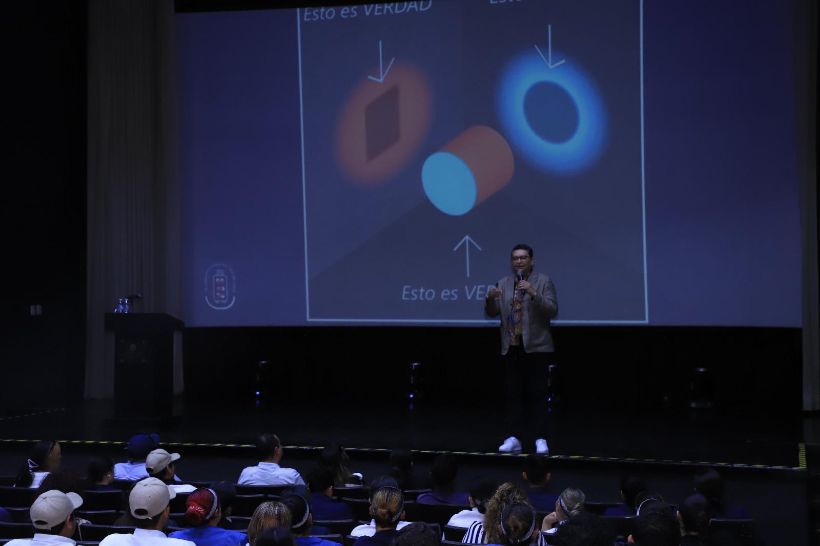 $!Más de 400 colaboradores acudieron a la charla.