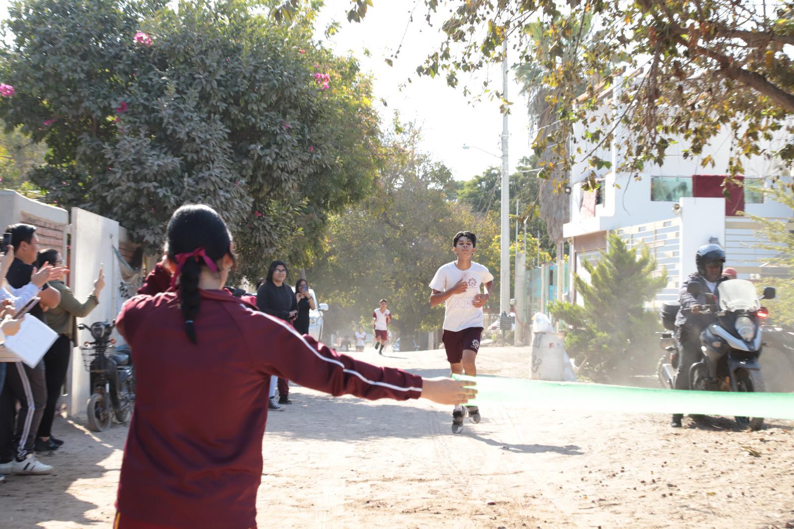 $!Celebran Primera Carrera Deportiva en la ETI 88 de la Isla de la Piedra