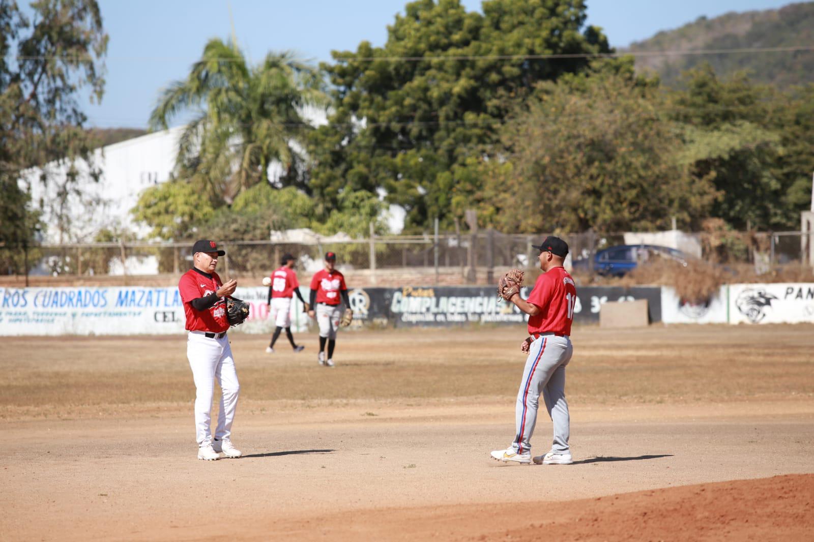 $!Materiales Gutiérrez empareja la final de la Liga de Beisbol ‘CB’ del Polluelos