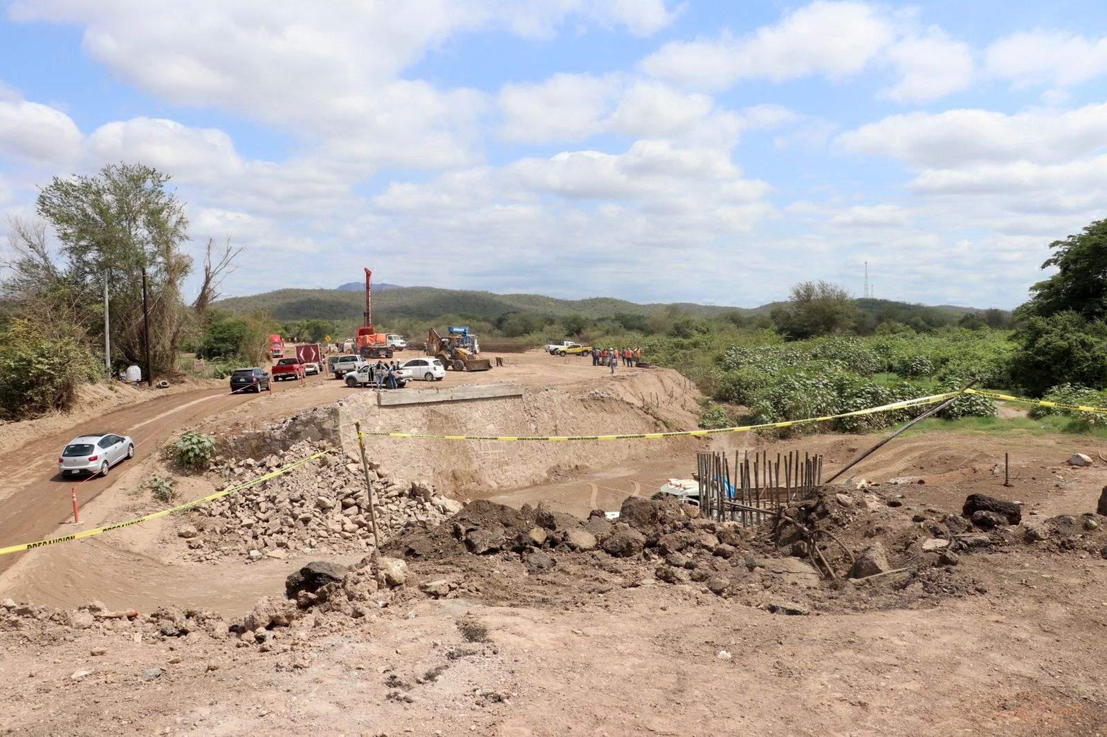 $!Supervisa Rocha Moya la construcción del puente El Quelite