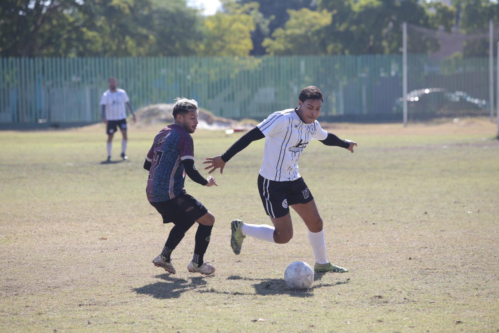 $!Yew Deportivo 96 derrota a Cuervos en atropellado encuentro