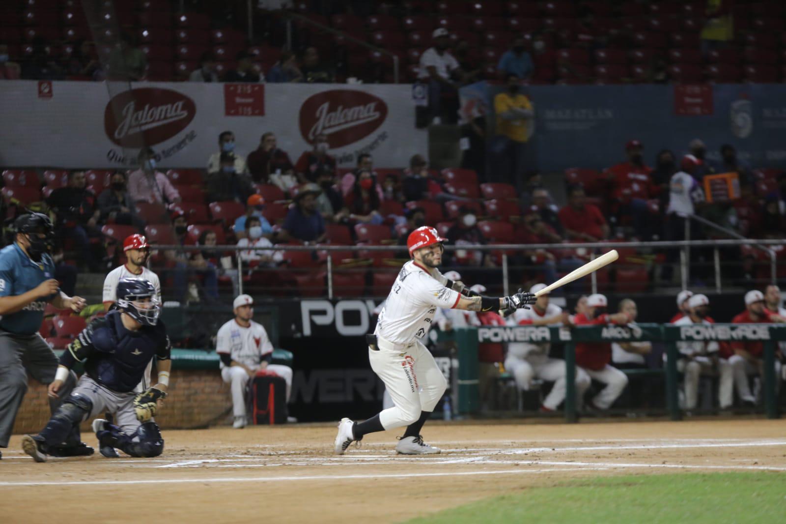 $!Édgar Torres domina la ofensiva de Sultanes y Venados pega primero en la serie