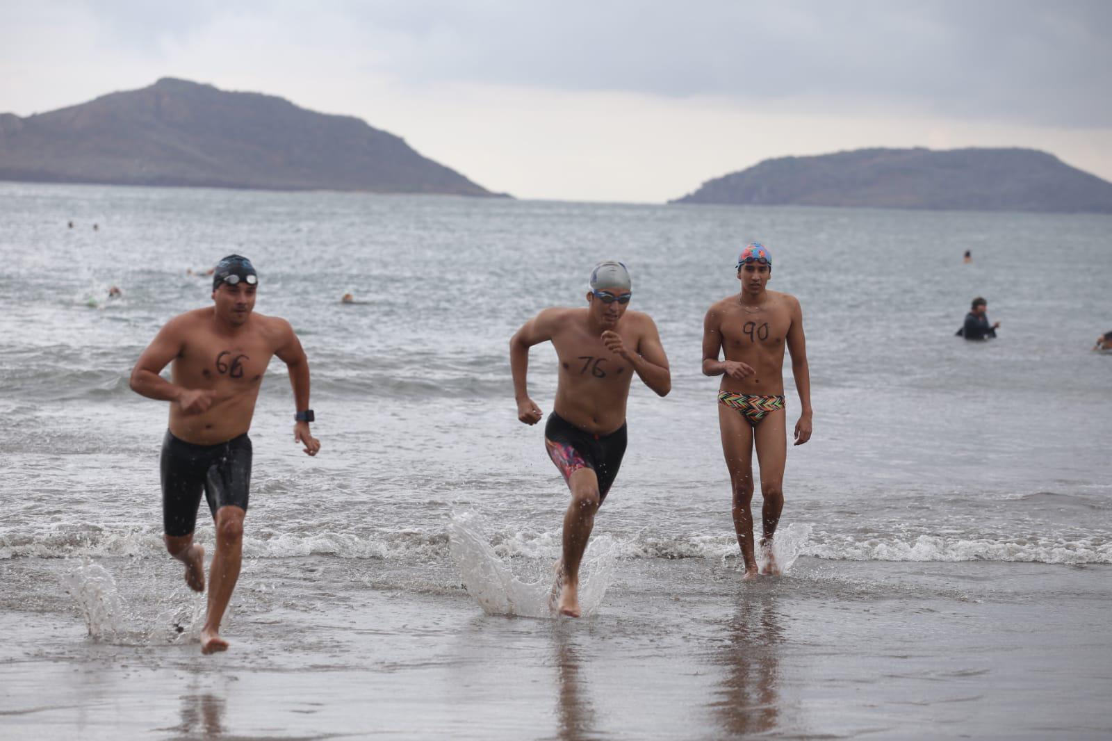 $!Quetzalcóatl y Luna dominan las olas en Séptima Competencia Puntuable de Natación