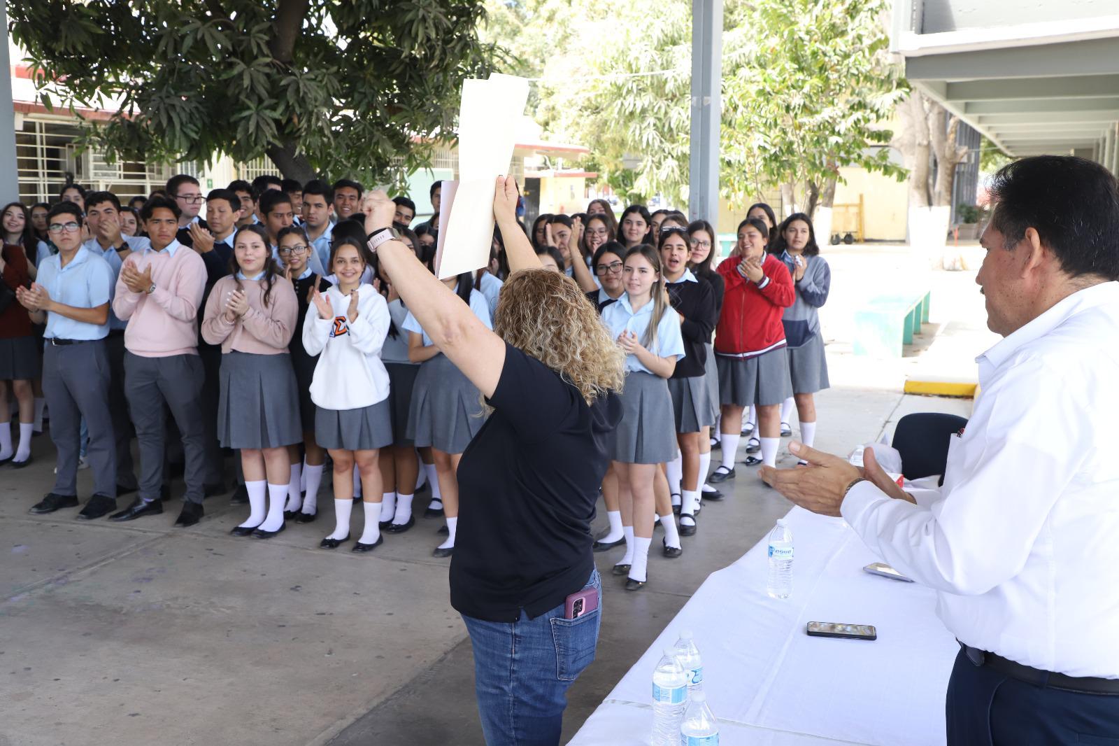 $!Reciben a alumnas de la Prepa Vasconcelos, ganadoras del oro en Túnez