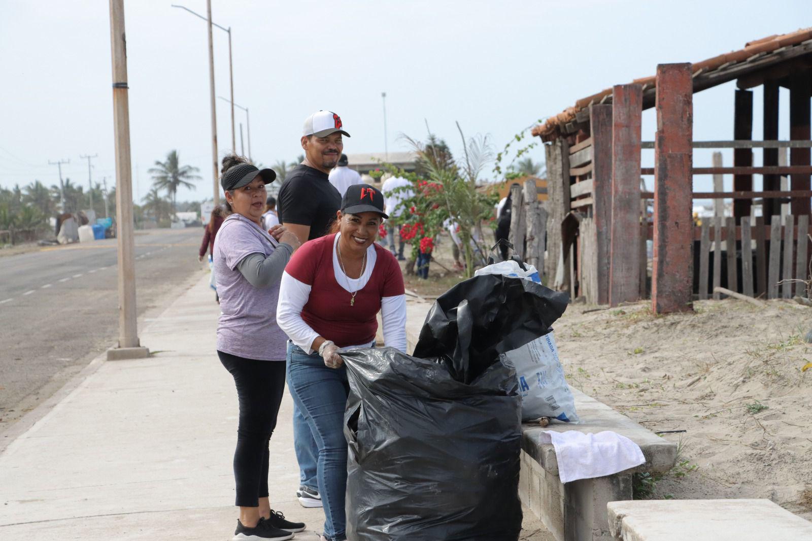 $!Alrededor de 200 voluntarios se unen para limpiar las playas en Rosario