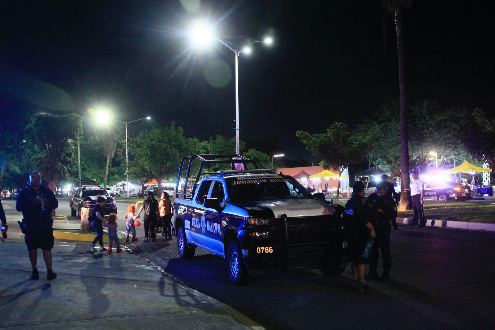 $!#Galería | Salen familias de Culiacán a celebrar la noche de Halloween en avenidas vigiladas