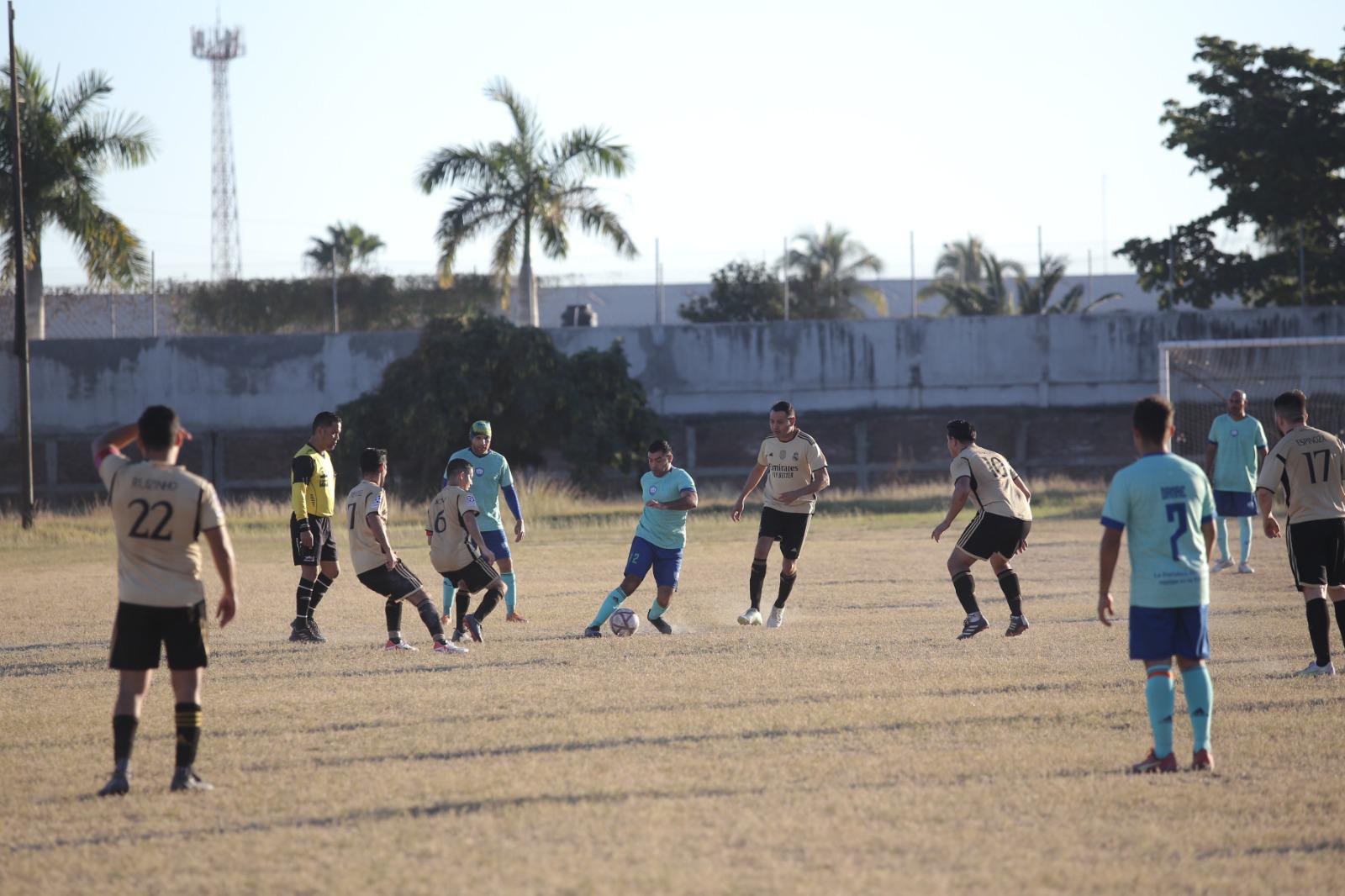 $!IMSS asegura la Copa en Liga de Futbol Intermédicos