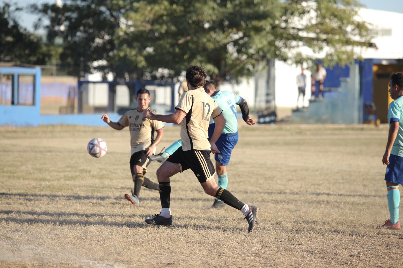 $!IMSS asegura la Copa en Liga de Futbol Intermédicos