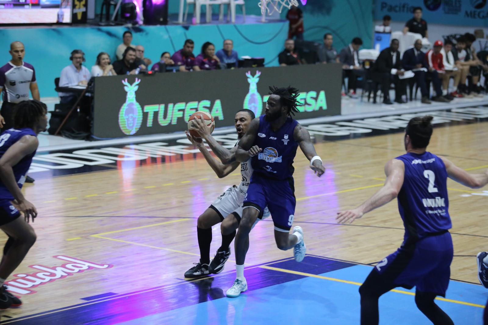 $!Venados Basketball barre a Halcones y se lleva la serie