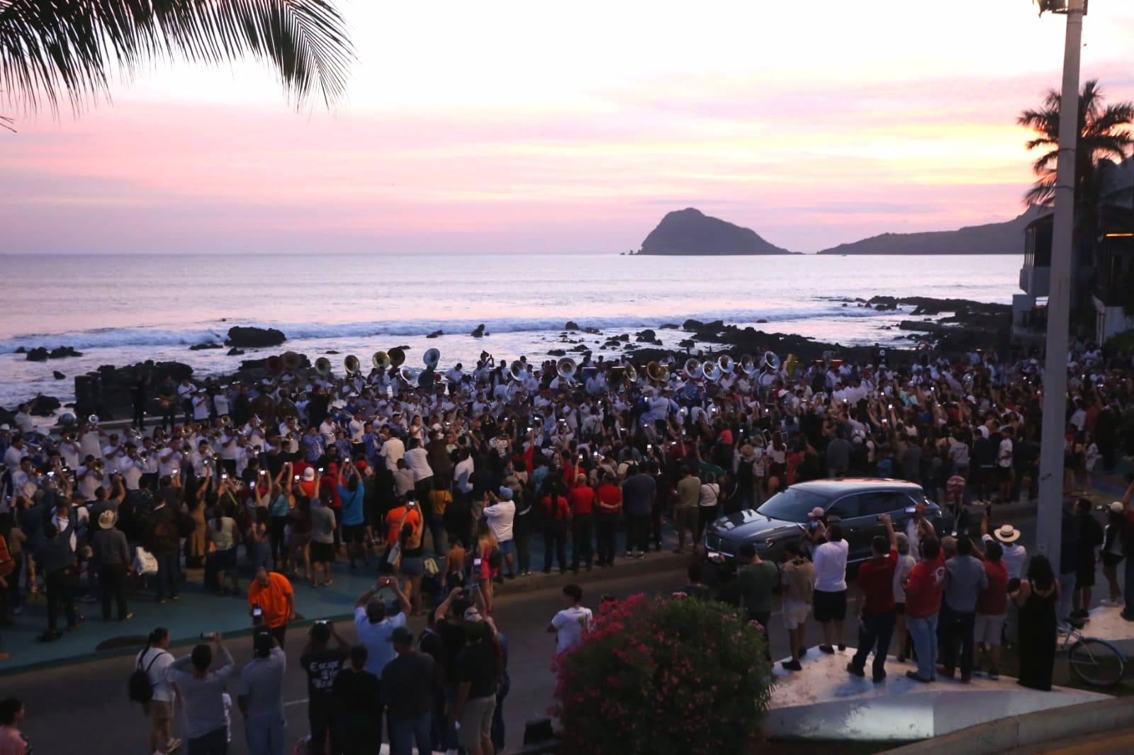 $!Mazatlán logra el Récord Guinness de la Banda de Música Folclórica Más Grande del Mundo