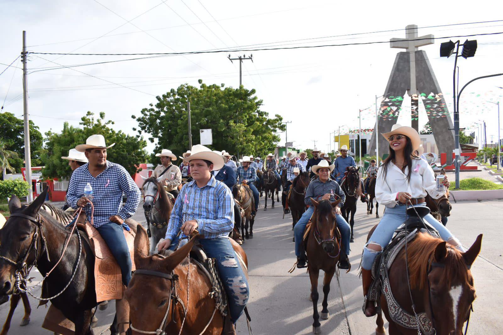$!Cabalgan elotenses en apoyo a mujeres con cáncer de mama