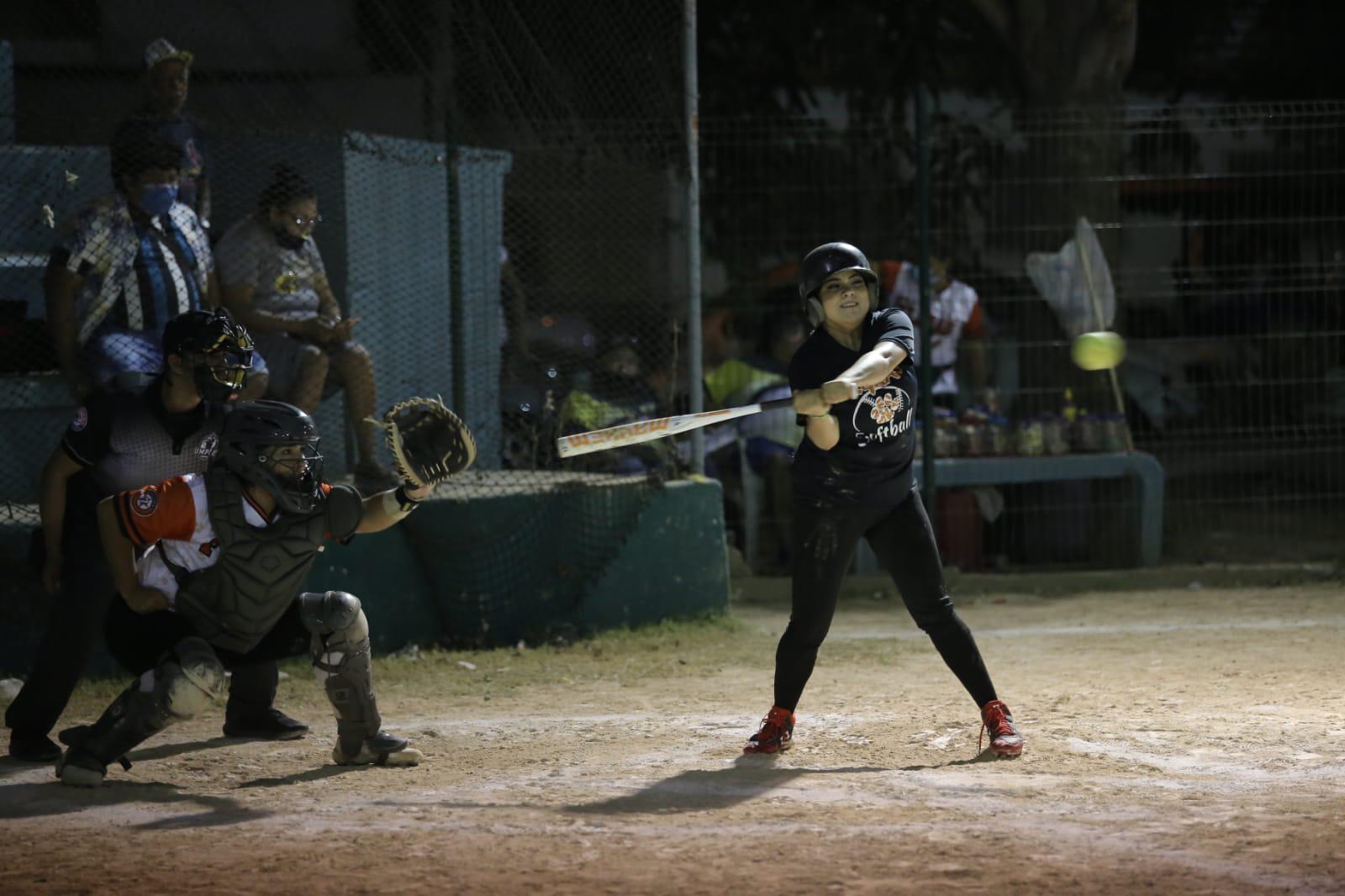 $!Selección Juvenil blanquea a Felinas en la Liga de Softbol Municipal