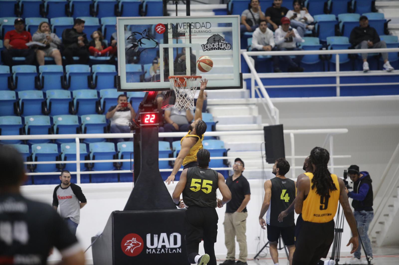$!Caballeros de Culiacán resiste embate final de Venados Basketball en el puerto