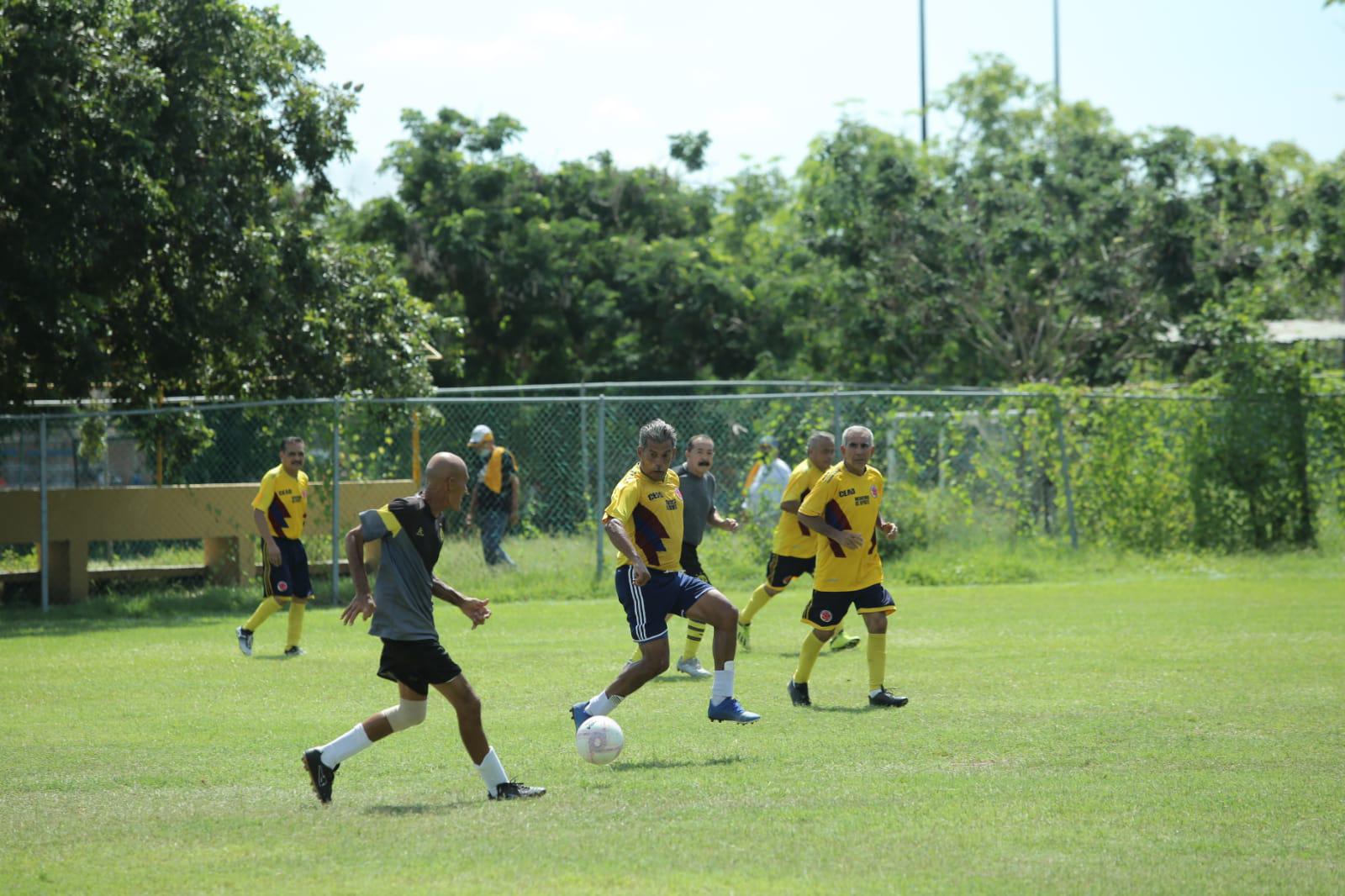 $!Villafuerte muestra su poderío en la Liga de Futbol Veteranos Platino