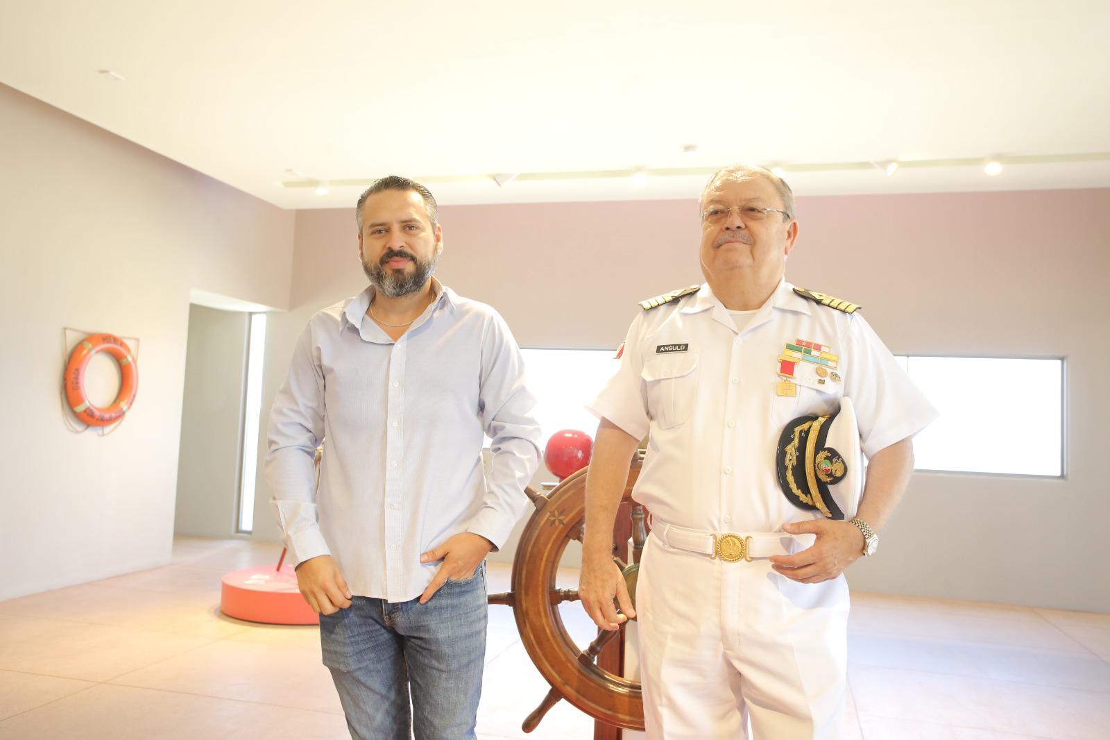 $!Roberto Flores y el Capitán Carlos Angulo Hernández.